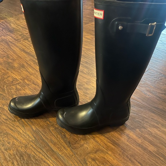 Hunter rain boots. - Picture 2 of 6